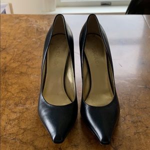 Escada black pointed toe leather pumps